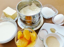 Кулич на сухих дрожжах с персиками