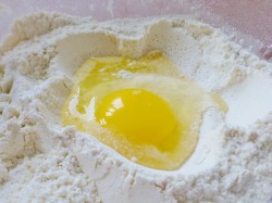 Кулич на сухих дрожжах с персиками