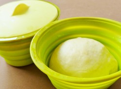 Кулич на сухих дрожжах с персиками