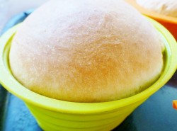 Кулич на сухих дрожжах с персиками