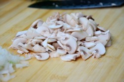 название картинки Новогодние волованы из слоеного теста с грибной начинкой