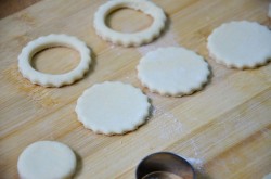 название картинки Новогодние волованы из слоеного теста с грибной начинкой