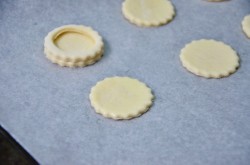 название картинки Новогодние волованы из слоеного теста с грибной начинкой