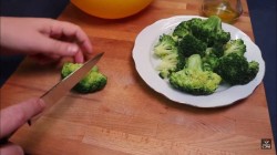 название картинки Брокколи с арахисом и оливковым маслом