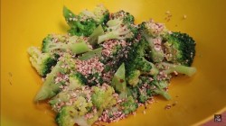 название картинки Брокколи с арахисом и оливковым маслом