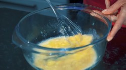 Воздушные сладкие пончики с глазурью на молоке во фритюре - шаг 10 Воздушные сладкие пончики с глазурью на молоке во фритюре - шаг 10