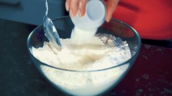 Воздушные сладкие пончики с глазурью на молоке во фритюре - шаг 13 Воздушные сладкие пончики с глазурью на молоке во фритюре - шаг 13