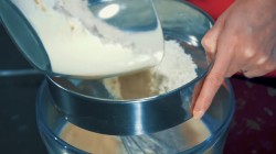 Воздушные сладкие пончики с глазурью на молоке во фритюре - шаг 14 Воздушные сладкие пончики с глазурью на молоке во фритюре - шаг 14