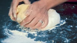 Воздушные сладкие пончики с глазурью на молоке во фритюре - шаг 17 Воздушные сладкие пончики с глазурью на молоке во фритюре - шаг 17