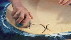 Воздушные сладкие пончики с глазурью на молоке во фритюре - шаг 21 Воздушные сладкие пончики с глазурью на молоке во фритюре - шаг 21