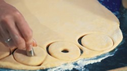 Воздушные сладкие пончики с глазурью на молоке во фритюре - шаг 22 Воздушные сладкие пончики с глазурью на молоке во фритюре - шаг 22