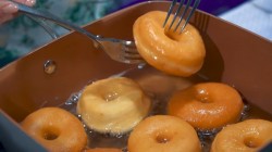 Воздушные сладкие пончики с глазурью на молоке во фритюре - шаг 29 Воздушные сладкие пончики с глазурью на молоке во фритюре - шаг 29