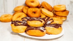 Воздушные сладкие пончики с глазурью на молоке во фритюре - шаг 32 Воздушные сладкие пончики с глазурью на молоке во фритюре - шаг 32