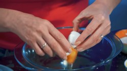 Воздушные сладкие пончики с глазурью на молоке во фритюре - шаг 6 Воздушные сладкие пончики с глазурью на молоке во фритюре - шаг 6