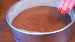 название картинки Воздушный бисквит для торта на кефире