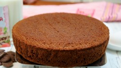 название картинки Воздушный бисквит для торта на кефире