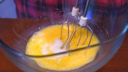 название картинки Воздушный бисквит для торта на кефире