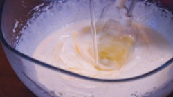 название картинки Воздушный бисквит для торта на кефире