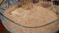 название картинки Воздушный бисквит для торта на кефире