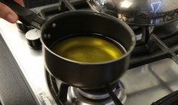 название картинки Вяленые томаты с чесноком, базиликом и розмарином в масле