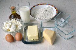 Хачапури с творогом и сыром на сковороде - шаг 1