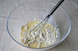 Хачапури с творогом и сыром на сковороде - шаг 3