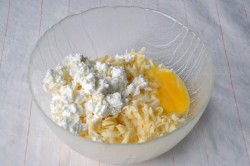 Хачапури с творогом и сыром на сковороде - шаг 6