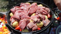 Хашлама по-армянски из говядины на пиве в казане