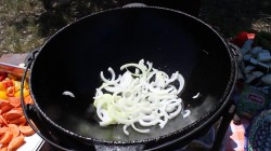 Хашлама по-армянски из говядины на пиве в казане