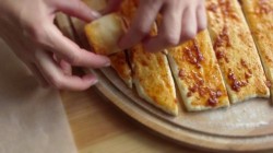 Хлеб с чесноком в духовке