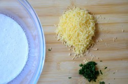 Хлебные палочки с сыром и базиликом