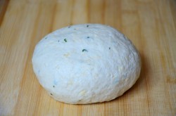 Хлебные палочки с сыром и базиликом