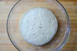 Хлебные палочки с сыром и базиликом