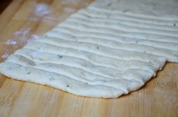 Хлебные палочки с сыром и базиликом