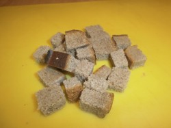 Хлебный салат с помидорами