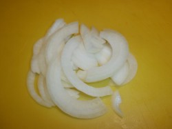 Хлебный салат с помидорами