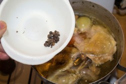 название картинки Холодец из курицы и свиных ножек