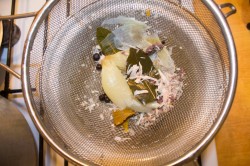 название картинки Холодец из курицы и свиных ножек