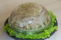 название картинки Холодец из курицы и свиных ножек
