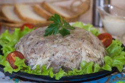 название картинки Холодец из курицы и свиных ножек