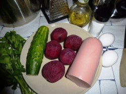 название картинки холодный борщ из свеклы с колбасой