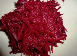 название картинки холодный борщ из свеклы с колбасой