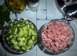 название картинки холодный борщ из свеклы с колбасой