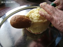 Хохлатка (курочка из картофельного пюре) с цыплятами