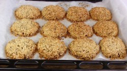 название картинки Хрустящее овсяное печенье без муки с арахисом и семечками