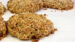 название картинки Хрустящее овсяное печенье без муки с арахисом и семечками