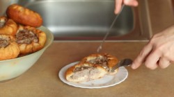 Хрустящие беляши с мясом на дрожжевом тесте
