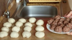 Хрустящие беляши с мясом на дрожжевом тесте