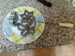 Хворост из жидкого теста на молоке и водке - шаг 1