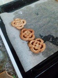 Хворост из жидкого теста на молоке и водке - шаг 6